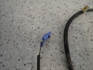 SUZUKI IGNIS 04-08 CZUJNIK ABSU TYLNY LEWY 2WD 5/5 MINIATURA