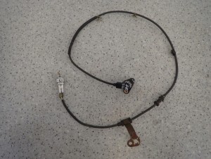 SUZUKI IGNIS 04-08 CZUJNIK ABSU TYLNY PRAWY 2WD