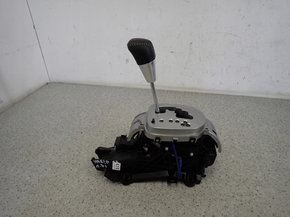 TOYOTA YARIS III AUTOMAT 12-1.33i DŹWIGNIA ZMIANY BIEGÓW AUTOMAT 1/8