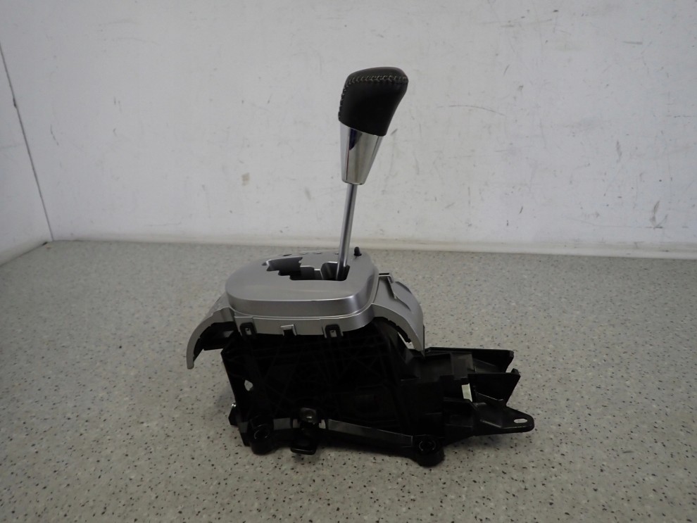 TOYOTA YARIS III AUTOMAT 12-1.33i DŹWIGNIA ZMIANY BIEGÓW AUTOMAT 3/8