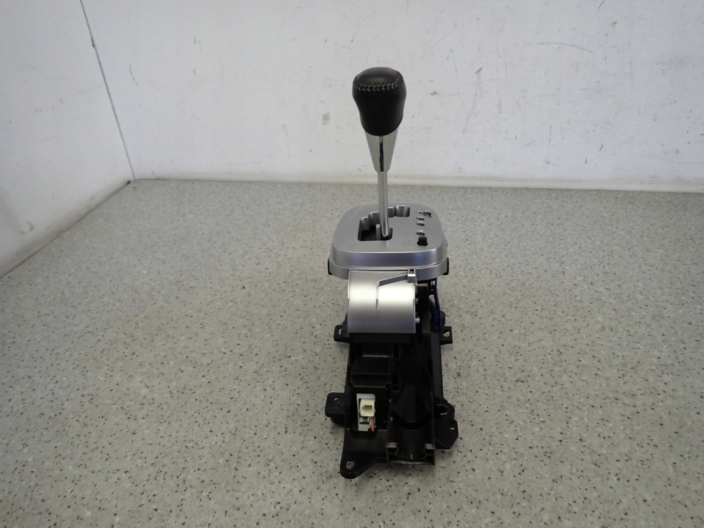 TOYOTA YARIS III AUTOMAT 12-1.33i DŹWIGNIA ZMIANY BIEGÓW AUTOMAT 5/8