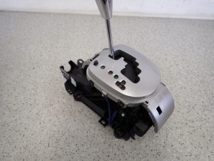 TOYOTA YARIS III AUTOMAT 12-1.33i DŹWIGNIA ZMIANY BIEGÓW AUTOMAT 2/8 MINIATURA