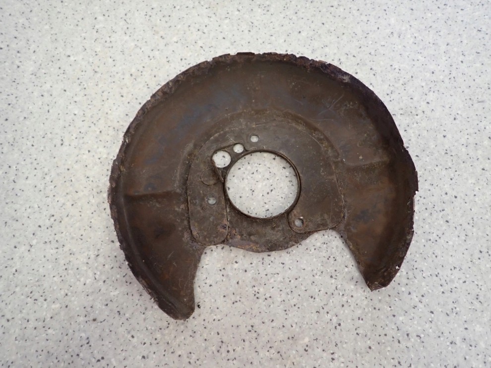 NISSAN ALMERA TINO 00-05 TARCZA KOTWICZNA TYLNA PRAWA 1/5