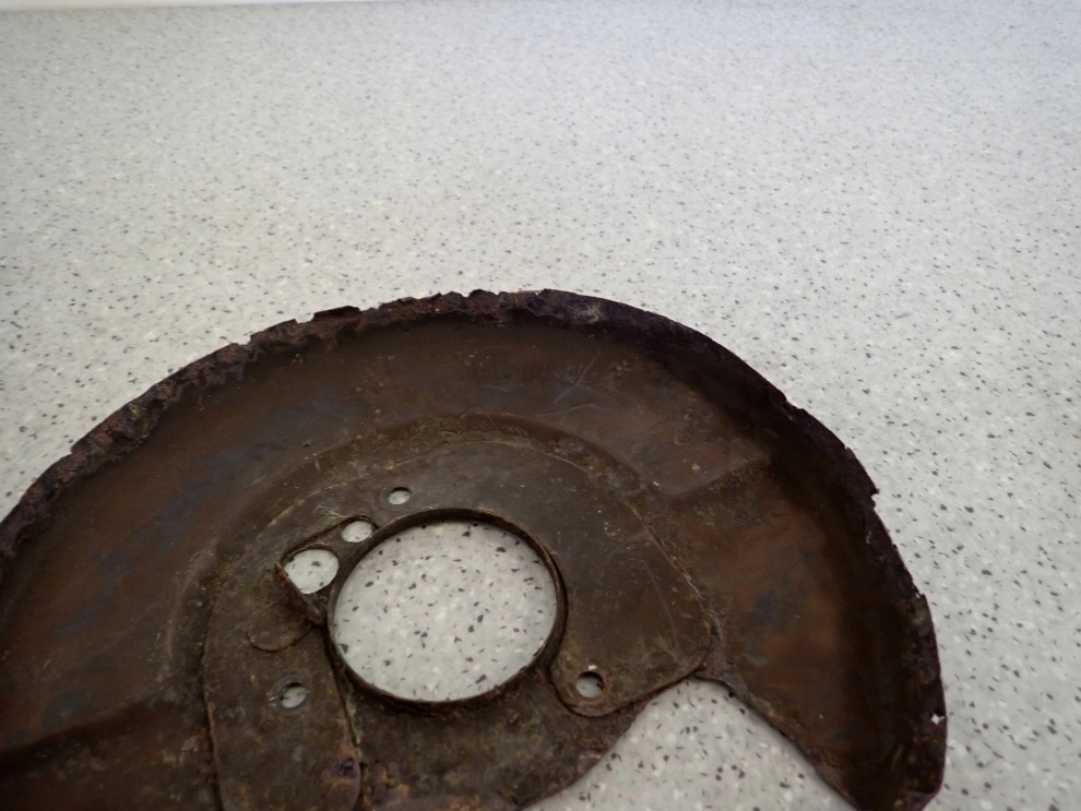 NISSAN ALMERA TINO 00-05 TARCZA KOTWICZNA TYLNA PRAWA 2/5