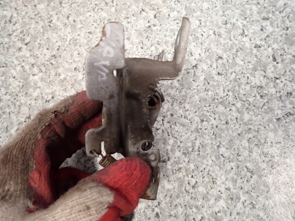 SUZUKI LIANA 01- ZAMEK MASKI 2/3