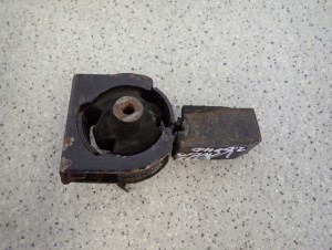 TOYOTA AVENSIS T25 2.0D 02-05 PODUSZKA SILNIKA PRZEDNIA