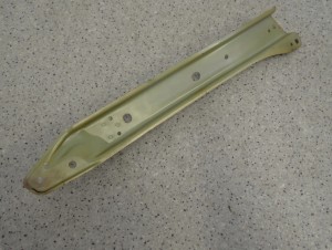 SUZUKI SWIFT MK7 10- WSPORNIK OKULAR PASA PRZEDNIEGO PRAWY 3/3 MINIATURA