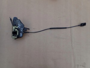 NISSAN PRIMERA P12 ZAMEK DRZWI PRZEDNICH LEWYCH 4/4 MINIATURA