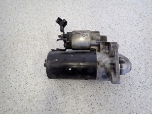 SUZUKI SX4 06-12 1.9 DDIS ROZRUSZNIK SILNIKA 5/6 MINIATURA