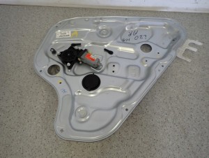 HYUNDAI i30 HB 07-12 PODNOŚNIK SZYBY TYLNY PRAWY