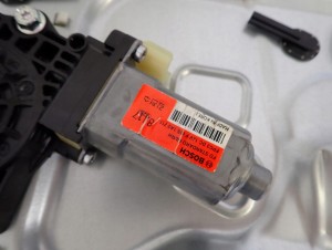 HYUNDAI i30 HB 07-12 PODNOŚNIK SZYBY TYLNY PRAWY 2/5 MINIATURA