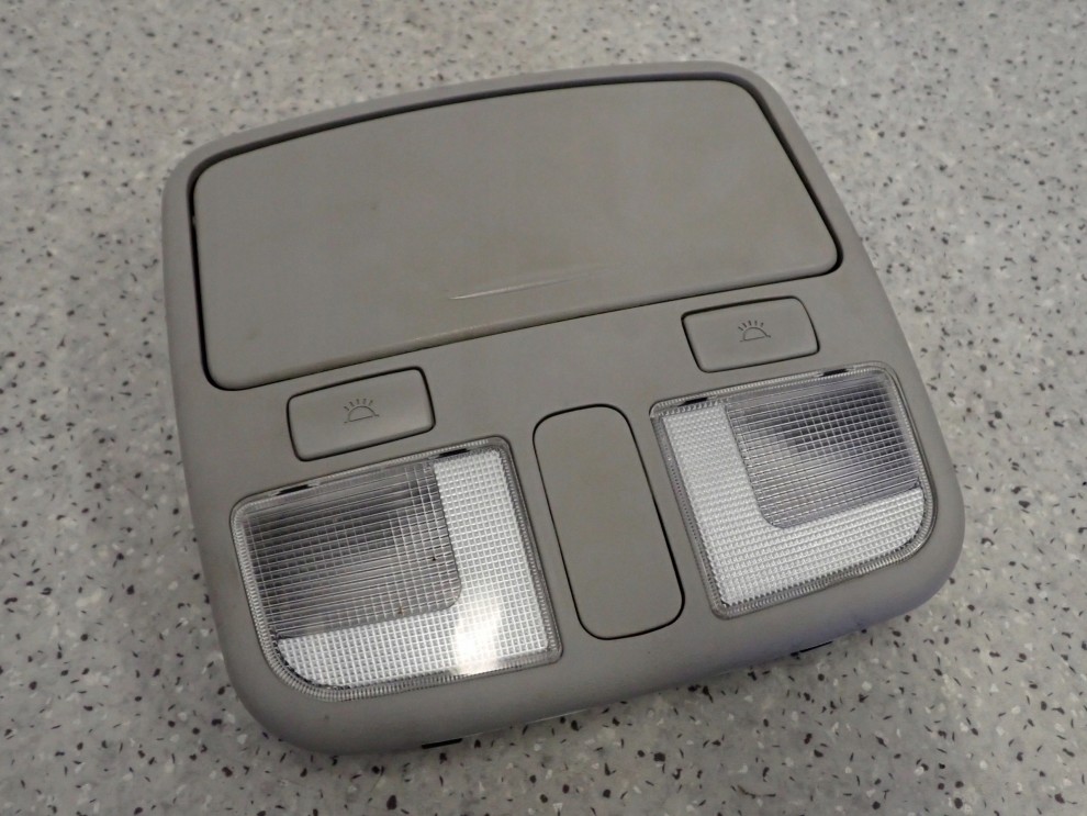 HYUNDAI SONATA V 05-09 LAMPKA OŚWIETLENIA WNĘTRZA PODSUFITKI SCHOWEK 1/5