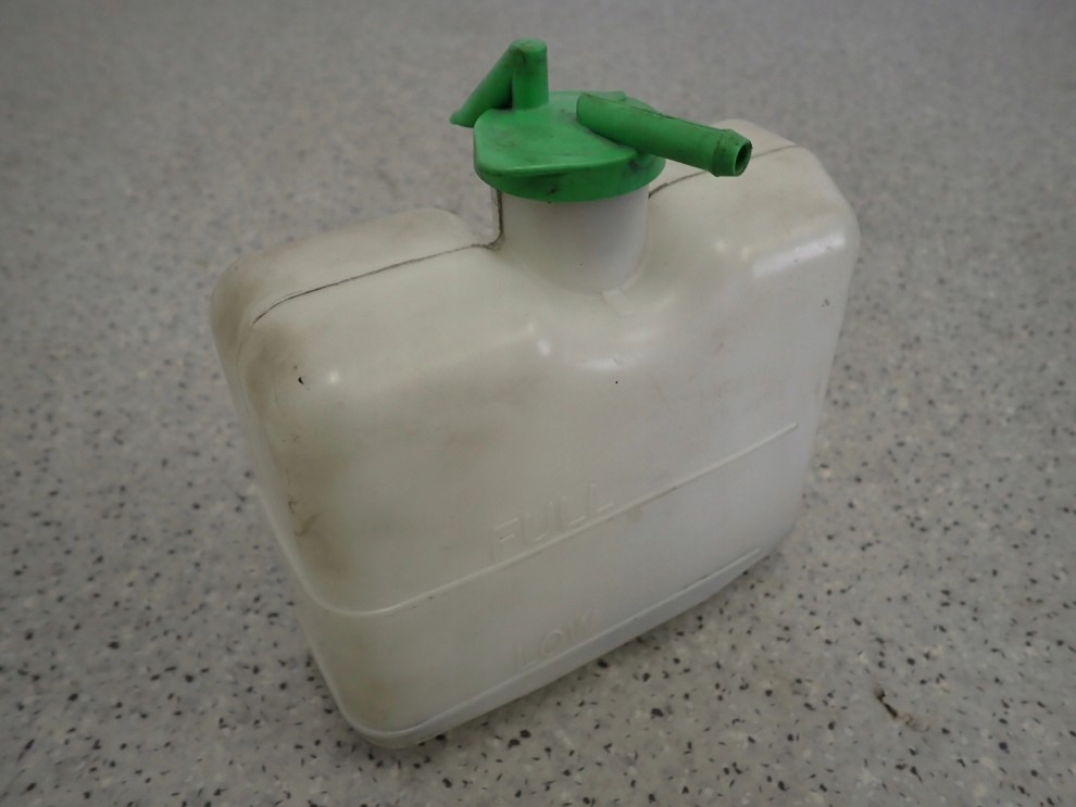 SUZUKI SWIFT 1.2 1.6 BENZ 10- ZBIORNICZEK WYRÓWNAWCZY 2/2