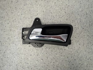 HYUNDAI i30 07-12 KLAMKA DRZWI TYLNA LEWA WEWNĘTRZNA CHROM