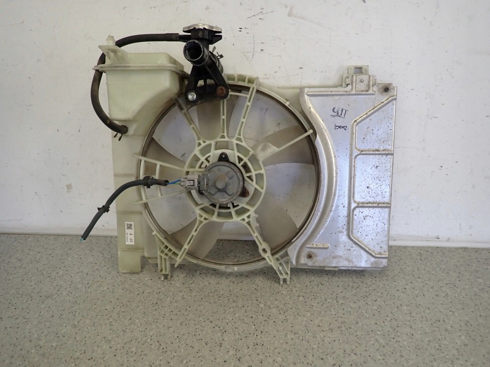 TOYOTA YARIS II 06-11 1.0i 1.3 I WENTYLATOR WODY BEZ KLIMATYZACJI 2/6