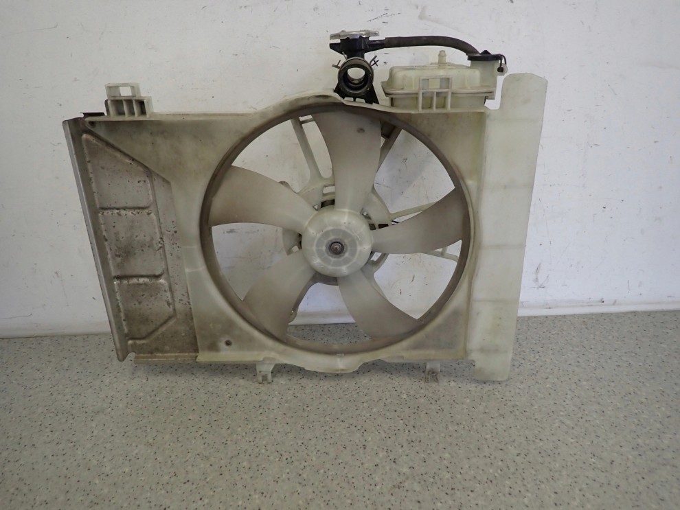 TOYOTA YARIS II 06-11 1.0i 1.3 I WENTYLATOR WODY BEZ KLIMATYZACJI 3/6