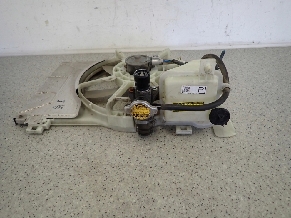 TOYOTA YARIS II 06-11 1.0i 1.3 I WENTYLATOR WODY BEZ KLIMATYZACJI 4/6