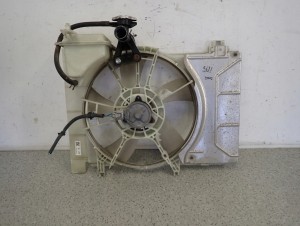 TOYOTA YARIS II 06-11 1.0i 1.3 I WENTYLATOR WODY BEZ KLIMATYZACJI