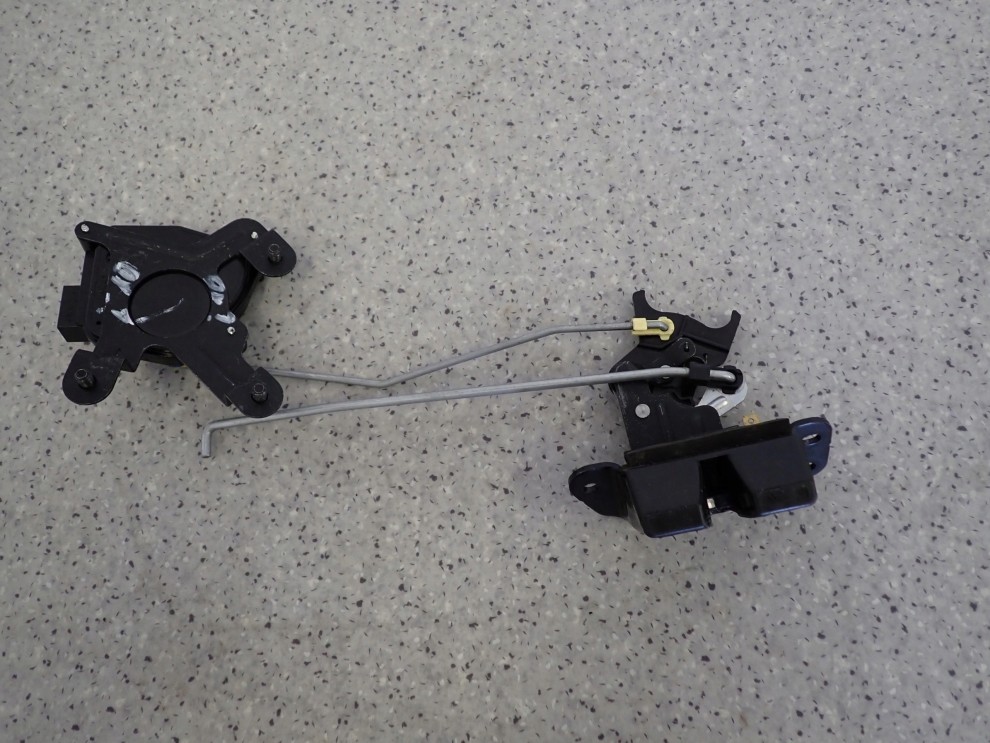 HYUNDAI i10 07-13 ZAMEK KLAPY BAGAŻNIKA 2/4