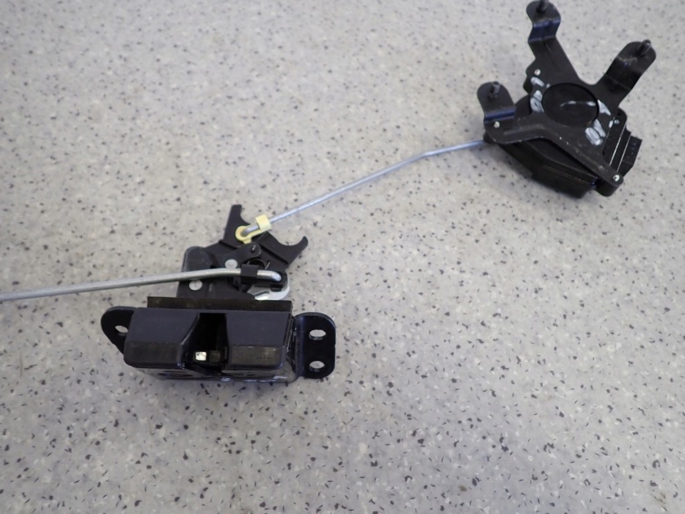 HYUNDAI i10 07-13 ZAMEK KLAPY BAGAŻNIKA 4/4