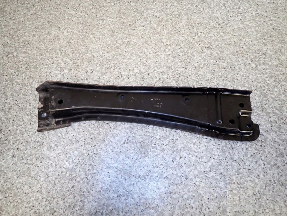 SUZUKI SPLASH 08-14 WSPORNIK WZDŁUŻNY BELKI ZAWIESZENIA PRZEDNIEGO LEWY 3/4