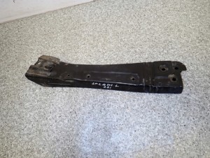 SUZUKI SPLASH 08-14 WSPORNIK WZDŁUŻNY BELKI ZAWIESZENIA PRZEDNIEGO LEWY 2/4 MINIATURA