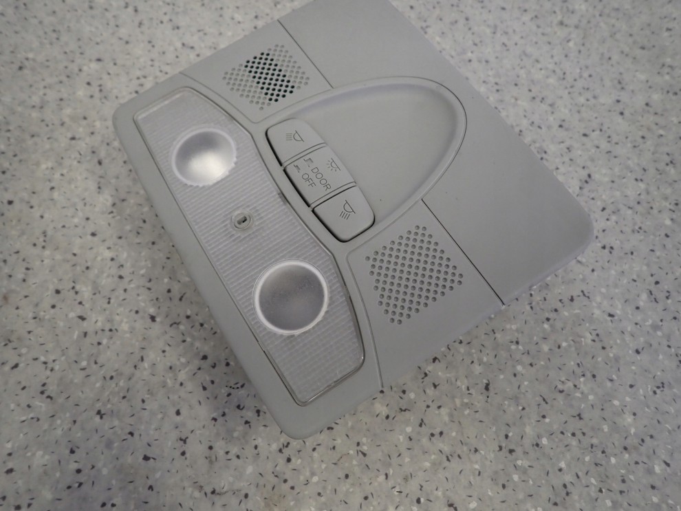 CIVIC VIII UFO 06-11 LAMPKA OŚWIETLENIA KABINY 3/5