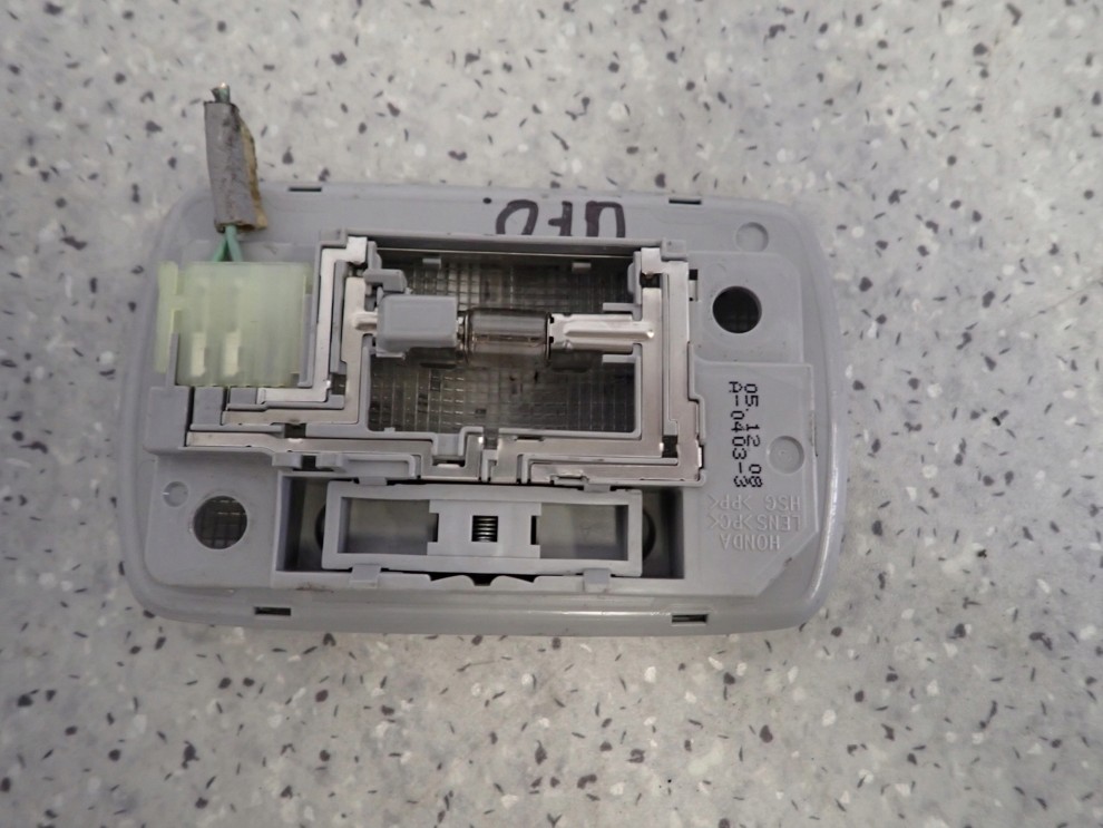 CIVIC VIII UFO 06-11 LAMPKA TYLNA OŚWIETLENIA KABINY 2/2