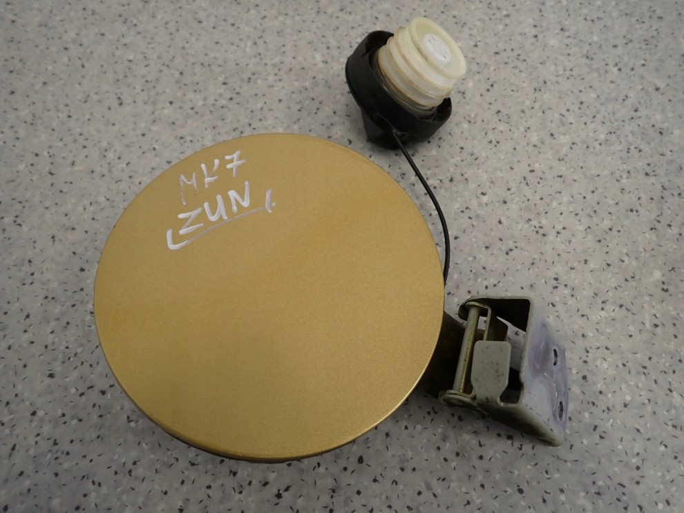 SUZUKI SWIFT MK7 10- KLAPKA WLEWU PALIWA ZUN 1/3