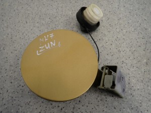 SUZUKI SWIFT MK7 10- KLAPKA WLEWU PALIWA ZUN