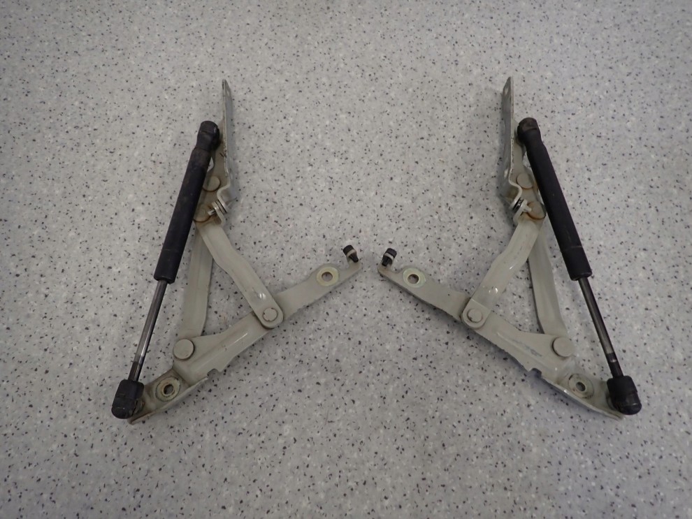 MAZDA3 MAZDA 3 BK SEDAN 4D 03- ZAWIASY SIŁOWNIKI KLAPY BAGAŻNIKA KOMPLET 2/3