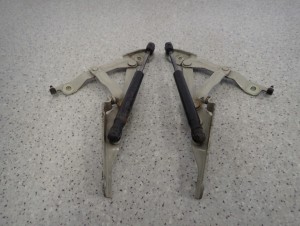 MAZDA3 MAZDA 3 BK SEDAN 4D 03- ZAWIASY SIŁOWNIKI KLAPY BAGAŻNIKA KOMPLET 3/3 MINIATURA