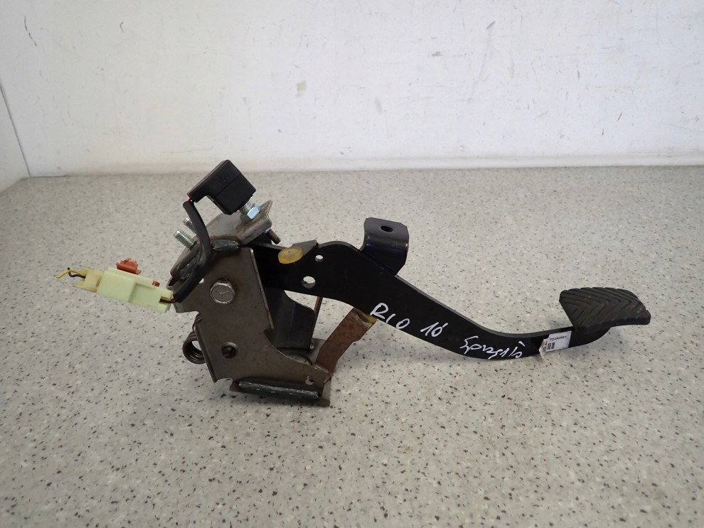 KIA RIO II 05-10 PEDAŁ SPRZĘGŁA 1/3