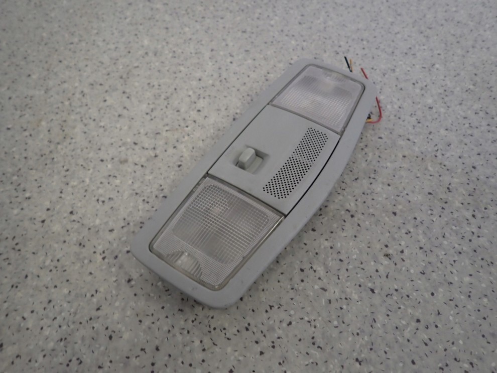 MITSUBISHI LANCER VIII 08- LAMPKA OŚWIETLENIA KABINY 3/4