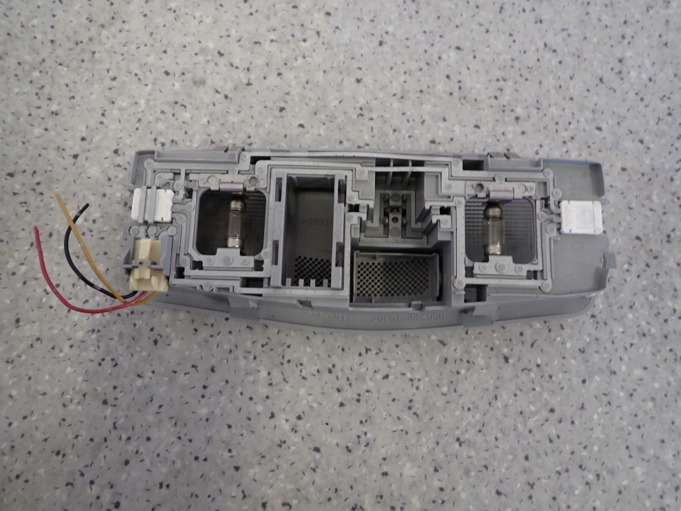 MITSUBISHI LANCER VIII 08- LAMPKA OŚWIETLENIA KABINY 4/4