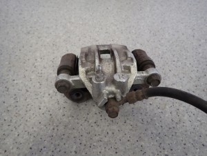 HYUNDAI i30 KIA CEED 07-12 ZACISK HAMULCOWY TYLNY PRAWY 5/5 MINIATURA