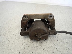 KIA VENGA 09- ZACISK HAMULCOWY PRZEDNI LEWY 7/7 MINIATURA