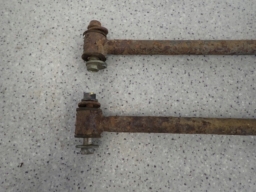 SUZUKI LIANA 02- WAHACZ TYLNY LEWY LUB PRAWY POPRZECZNY 2/4