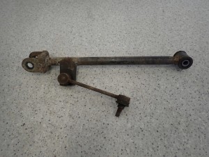 SUZUKI LIANA 02- WAHACZ TYLNY LEWY POPRZECZNY DO STABILIZATORA