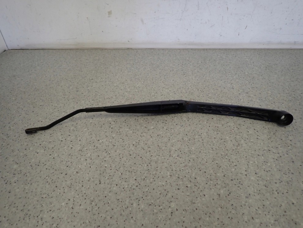 AVENSIS VERSO RAMIE WYCIERACZKI PRZEDNIE LEWE 4/6