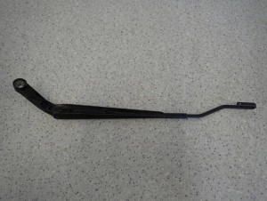 TOYOTA COROLLA E12 SB 02- RAMIE WYCEIRACZKI PRZEDNIE LEWE 5/6 MINIATURA