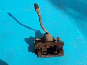 KIA SOUL I 09- 1.6 CRDI ZACISK HAMULCOWY TYLNY PRAWY 3/6 MINIATURA