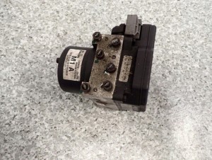 KIA SPORTAGE II 04- 2.0 CRDI POMPA ABS STEROWNIK 58920-2E000 5/8 MINIATURA