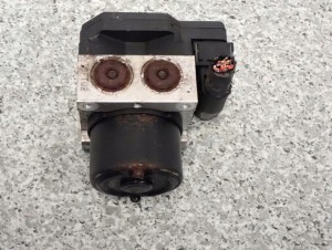 KIA SPORTAGE II 04- 2.0 CRDI POMPA ABS STEROWNIK 58920-2E000 8/8 MINIATURA