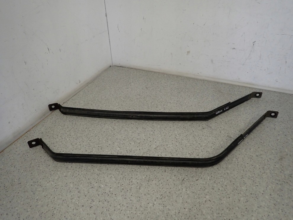 TOYOTA VERSO 09-13 OBEJMY OPASKI MOCOWANIE ZBIORNIKA PALIWA BAKU 1/7