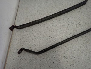 TOYOTA VERSO 09-13 OBEJMY OPASKI MOCOWANIE ZBIORNIKA PALIWA BAKU 2/7 MINIATURA