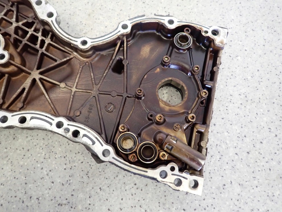 SUZUKI SWIFT 1.3 BENZ 04-09 OSŁONA OBUDOWA ROZRZĄDU POMPA OLEJOWA 3/5