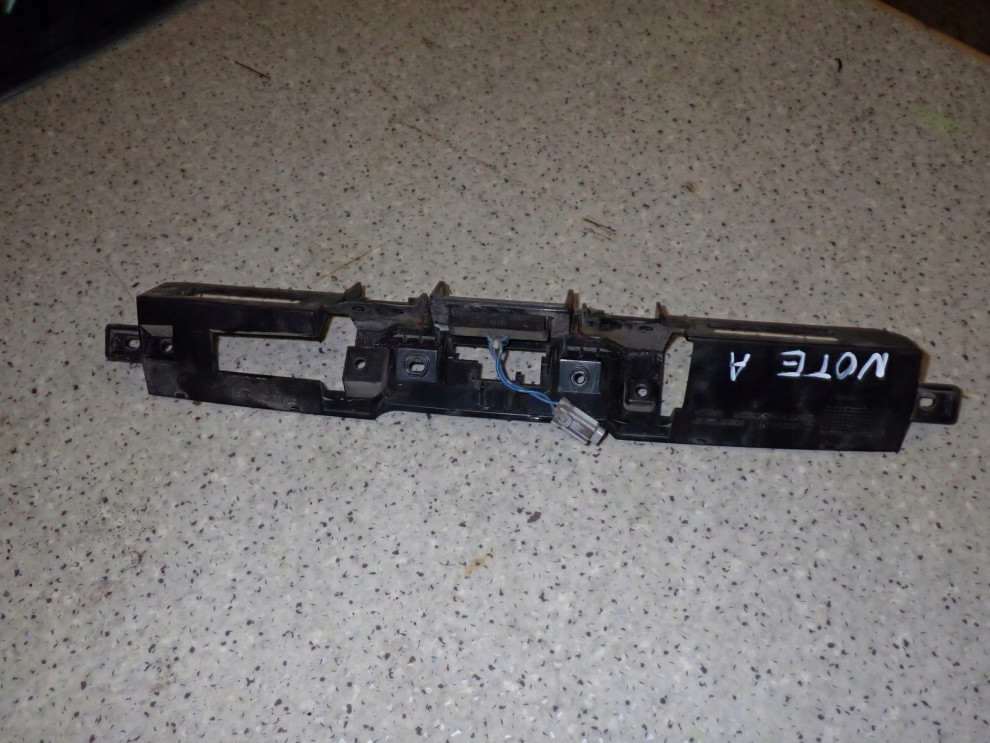 NISSAN NOTE E11 06- SWITCH KLAPY TYLNEJ BAGAŻNIKA 3/5