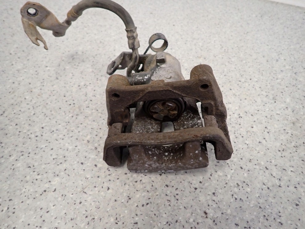 HYUNDAI IX20 KIA VENGA 09- ZACISK TYLNY PRAWY 5/7