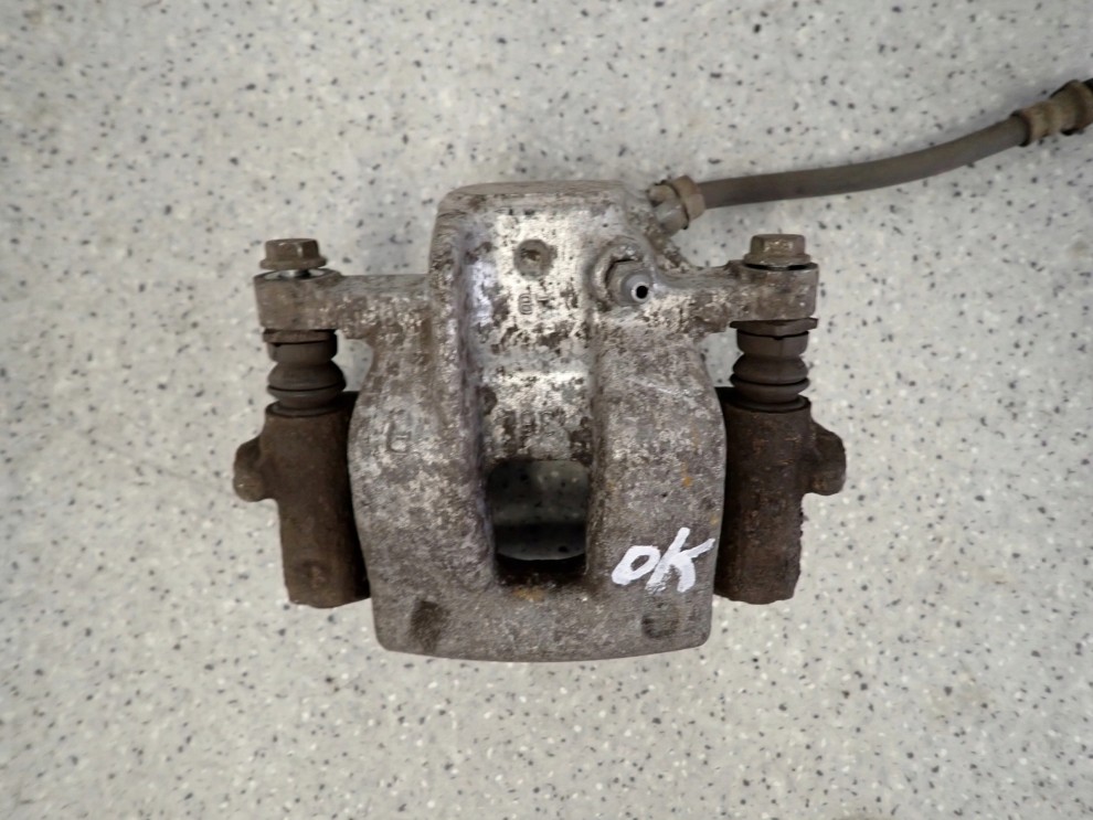 TOYOTA VERSO 09- 2.0D ZACISK TYLNY PRAWY 3/5